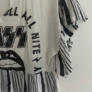 Pilcro Blue and White KISS Graphic Short Sleeve Tee